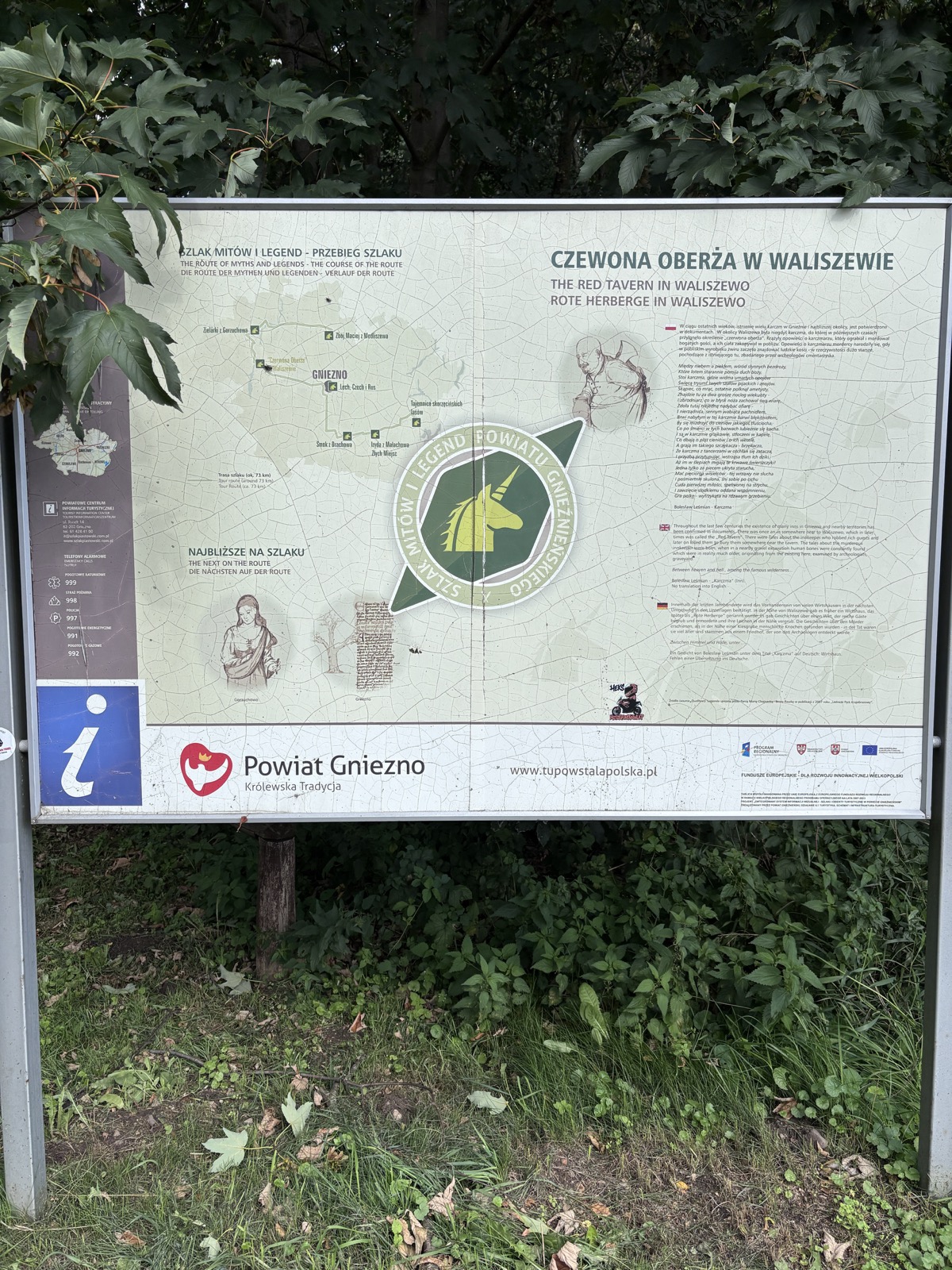 Tablica informacyjna o Czerwonej Oberży w Waliszewie na szlaku legend powiatu gnieźnieńskiego