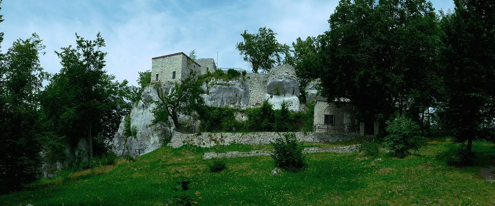 Bąkowiec Castle
